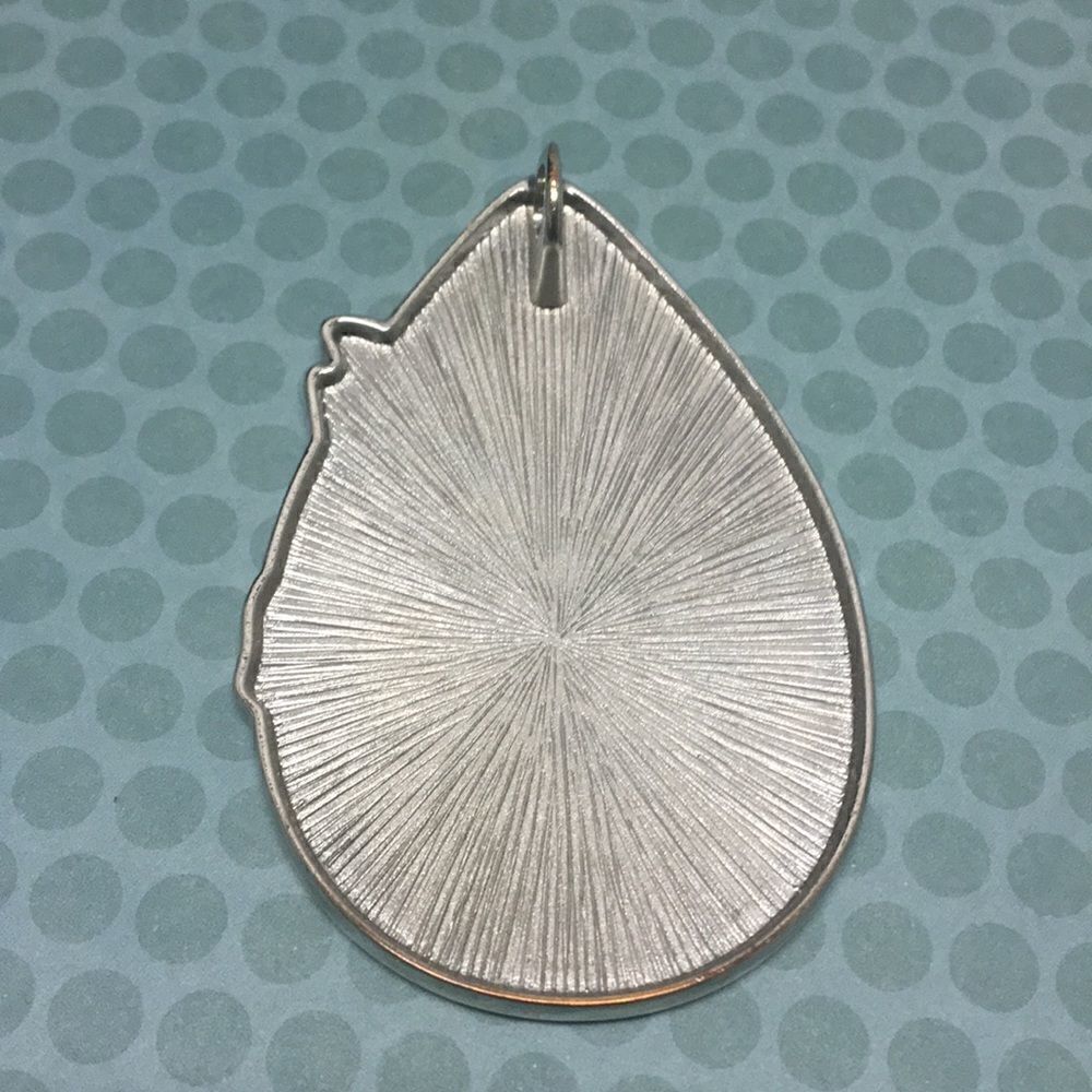 Beautiful Butterfly Pendant - Picture 3 of 5